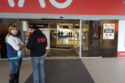 В Харькове обколотый водитель «заехал» прямо в гипермаркет 