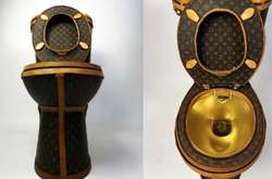 Пшонка-style: В США создали золотой унитаз, обтянутый сумками Louis Vuitton