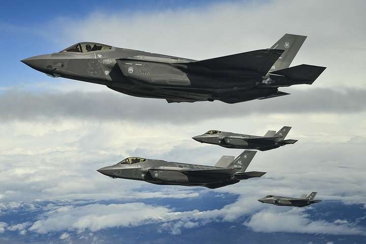 США завершили розгортання першої ескадрильї винищувачів F-35В у Японії