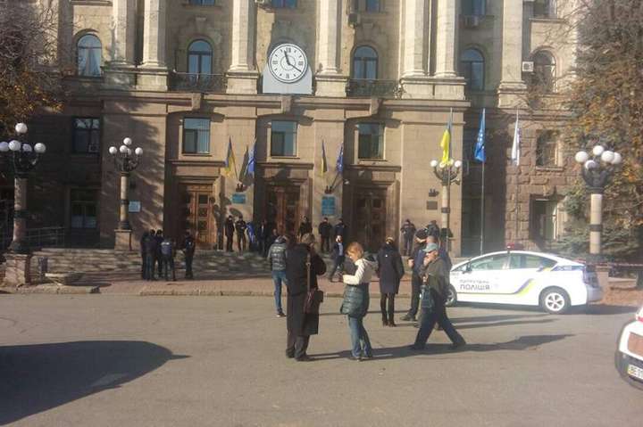 Стычки в Николаевском горсовете: в полиции сообщили подробности 