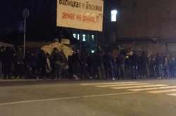 Активісти зносять паркан на місці скандальної забудови Сінного ринку