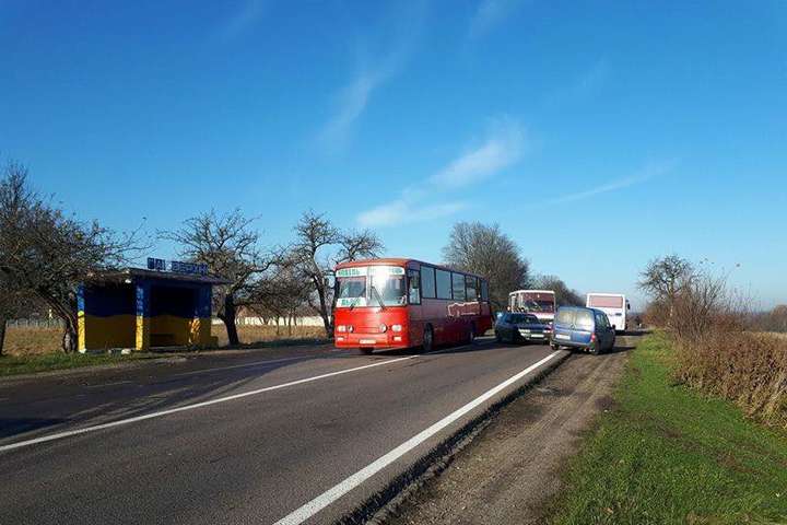 На Львівщині зіткнулися два рейсові автобуси