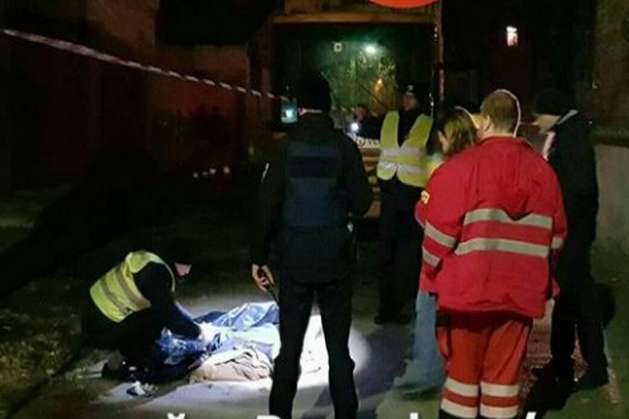 У Києві сміттєвоз на смерть збив чоловіка у дворі житлового будинку