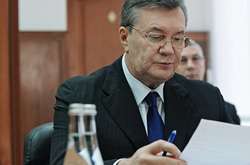 Суд розглядає клопотання про заочне слідство щодо Януковича у справі Майдану