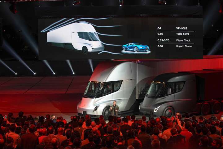 Tesla показала електричну вантажівку