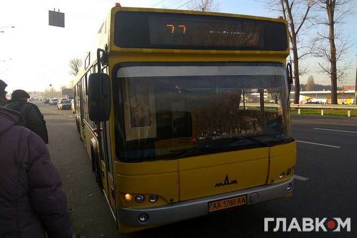 На Троєщині три автобусних маршрути змінили рух (схеми)