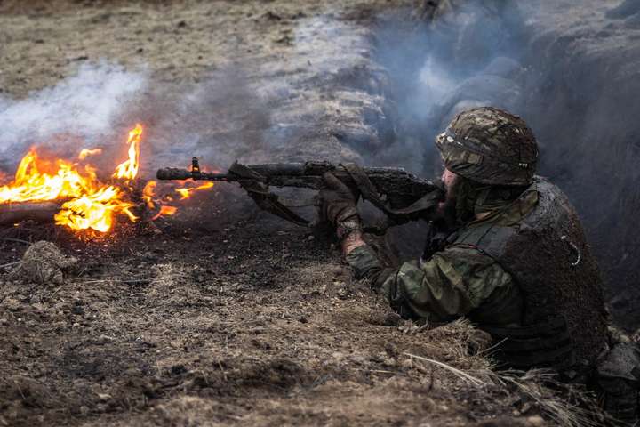 Доба в АТО: 25 ворожих обстрілів, є загиблий та поранені українські бійці