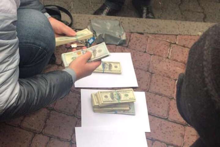 Підозрювані у тиску на іноземного інвестора на Одещині попалися на хабарах