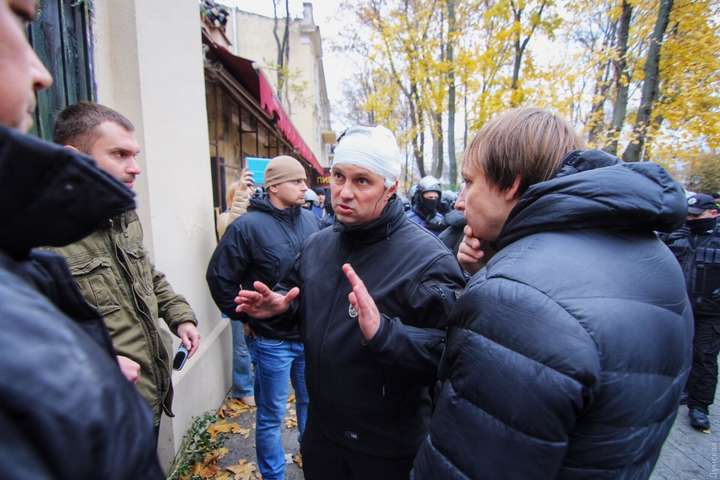 У зіткненнях в Одесі розбили голову начальнику поліції