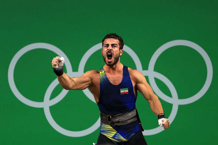 Іранські олімпійські чемпіони продають медалі, щоб допомогти жертвам землетрусу
