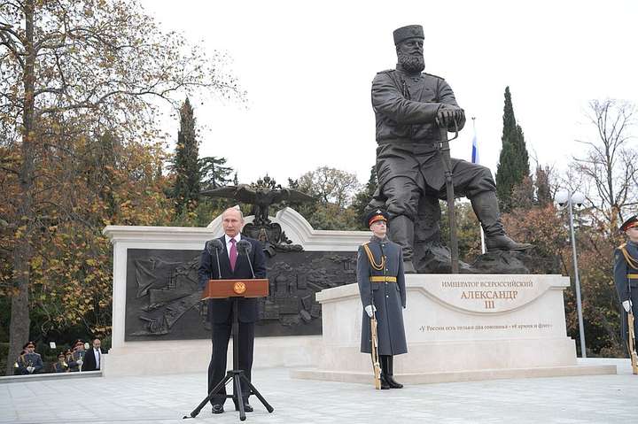 Путін в окупованому Криму відкрив пам’ятник російському імператору (фото)