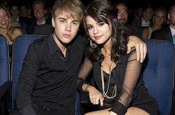 Селену Гомес и Джастина Бибера застали за поцелуями на публике