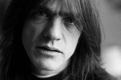 Скончался один из основателей рок-группы AC/DC 
