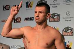 Томаш Адамек переміг Фреда Кассі рішенням суддів (відео)