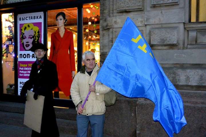 У Санкт-Петербурзі пройшли одиночні пікети на підтримку кримських татар (фото, відео)