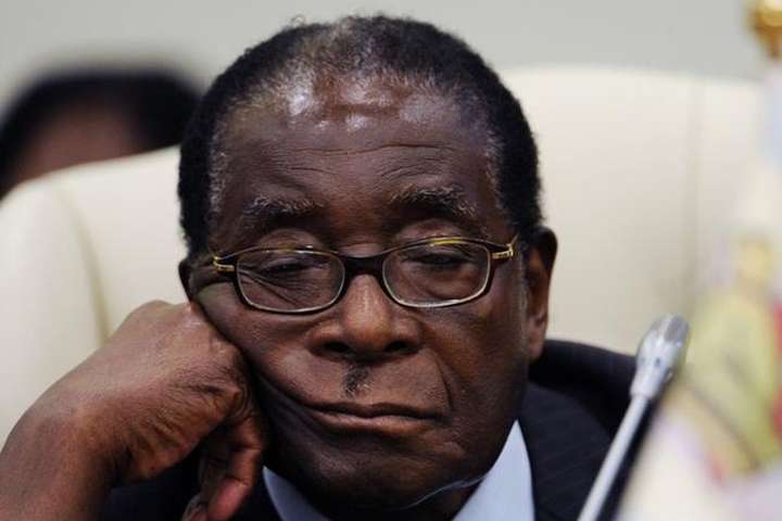 Президента Зімбабве усунули з посади голови правлячої партії