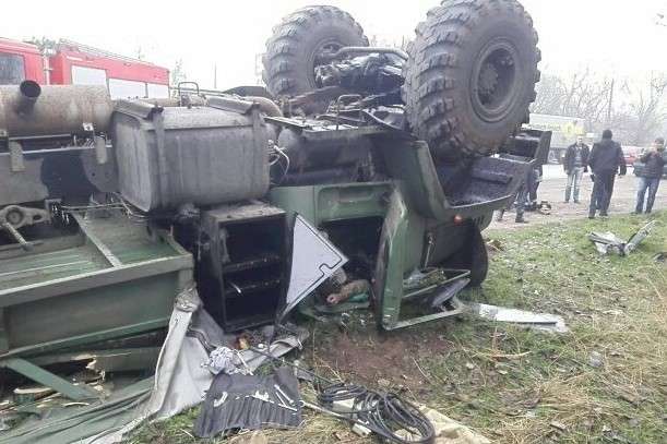 У Запоріжжі перекинулася військова вантажівка: водій загинув