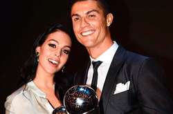 Возлюбленная Криштиану Роналду пришла на футбольный матч с новорожденной дочкой