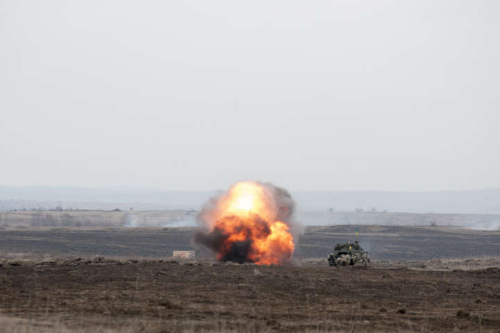 Ситуація в АТО: ворог обстрілював військових з танка, БМП та мінометів