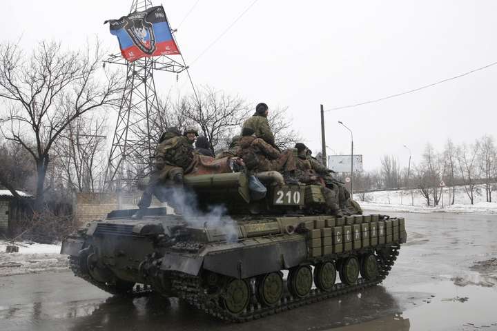 Доба в АТО: бойовики застосовували танки і артилерію, є поранений боєць ЗСУ