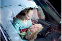 Шедевры уличной фотографии: реальная жизнь в каждом снимке от мастеров