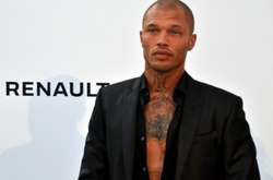 «Самый красивый преступник» отрицает, что встречается с наследницей TopShop из-за денег