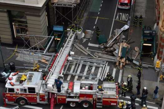 У центрі Нью-Йорка на перехожих впало будівельне риштування