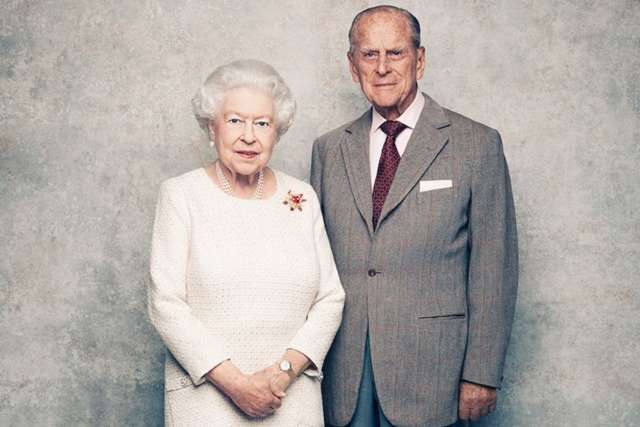 Британська королева Єлизавета ІІ і принц Філіп відзначають 70-ту річницю весілля