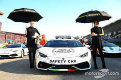 Красуні гоночного вікенду на будь-який смак (фотогалерея)