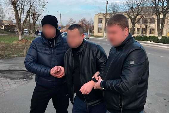 На Київщині затримали начальника поліції під час отримання хабара