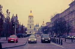 Сьогодні у Києві на Володимирському проїзді заборонять рух усіх видів транспорту (схема)