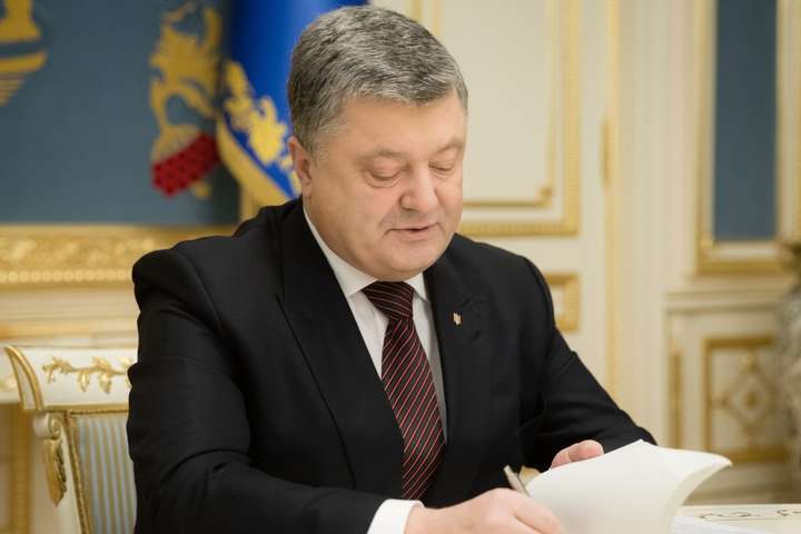 Петро Порошенко - Президент звільнив заступника голови Служби зовнішньої розвідки