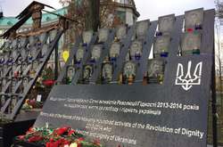 В Киеве проходит молебен в память о Героях Небесной сотни (видео)