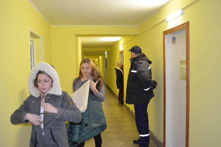 На Одещині рятувальники евакуювали мешканок педагогічного гуртожитку