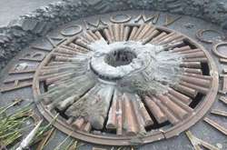 Вечный огонь в Киеве будут охранять от вандалов