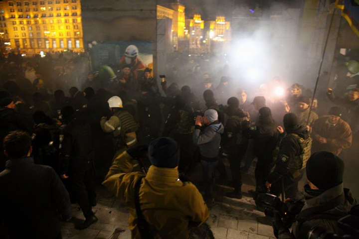 На Майдані у Києві сталася ще одна бійка: активісти запалили шини