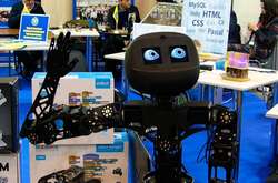 Роботи, рюкзаки з дисплеєм та дрони. У Києві проходить форум Innovation Market