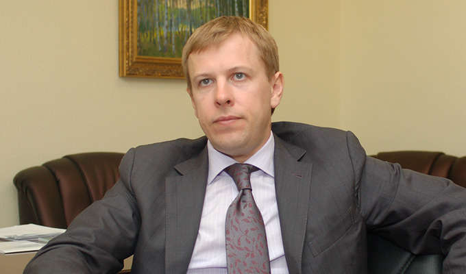 Головним отримувачем експортного ПДВ є надприбуткова компанія «Кернел», яку пов’язують із найбагатшим депутатом Ради Віталієм Хомутинніком - МВФ радить Україні відмовитися від практики повернення ПДВ – експерт