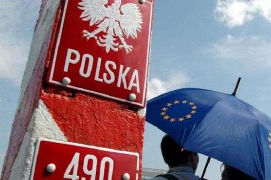 Українцям доведеться платити: Польща змінює правила працевлаштування іноземців