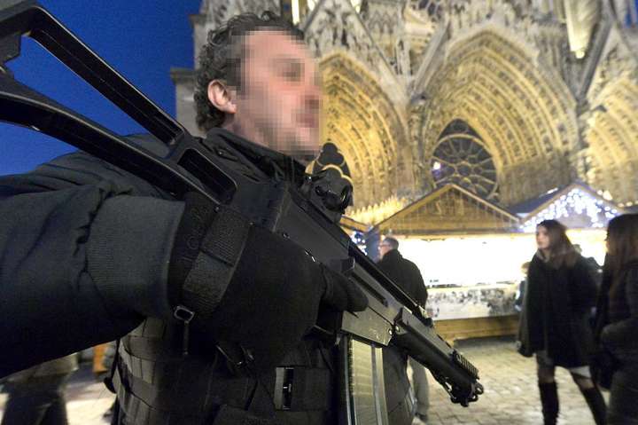 У Франції затримали шістьох осіб, підозрюваних у тероризмі