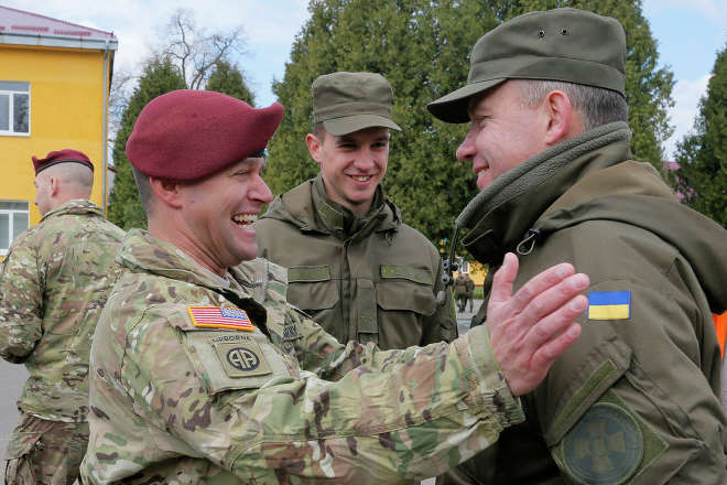 В Україну із США прибули 250 військових інструкторів 