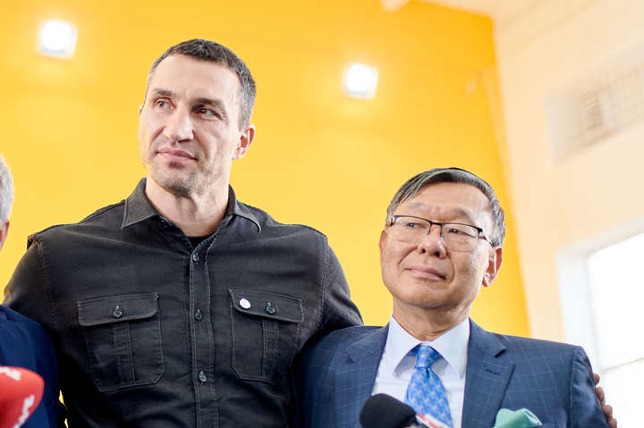 Володимир Кличко та посол Японії відкрили гандбольний зал у Броварах (фото)