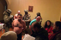 Обшуки у викрадачів автівок