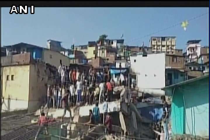 Обвал будинку в Індії: загинула одна людина, ще 20 - під завалами