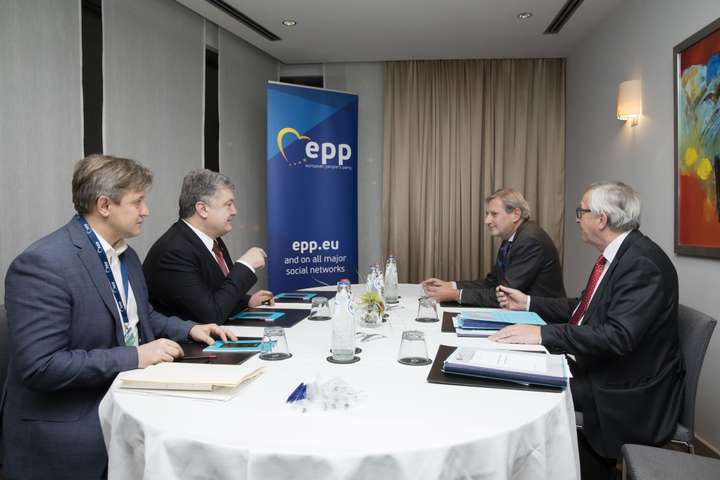 Порошенко поговорив з Юнкером про фіндопомогу з боку ЄС Україні