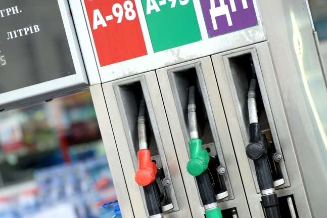 «Чорна п’ятниця» на АЗС: ціни на бензин сягнули рекордного максимуму