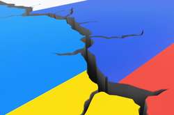 Лише 6,8% українців надають перевагу розвитку стосунків України з РФ  - опитування