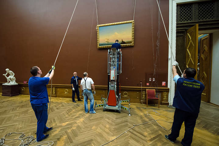Маріупольський музей передав в окупований Крим 52 картини 