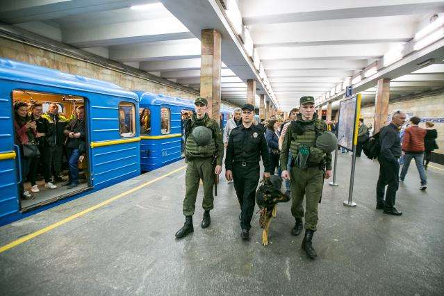 Телефонний терорист повідомив про замінування всіх станцій київського метро