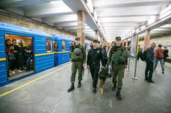 Телефонний терорист повідомив про замінування всіх станцій київського метро
